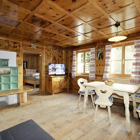 Bergappartements Plattils トバーディル